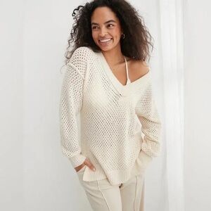 LIKE NEW Aerie Oversized V-Neck Sweater